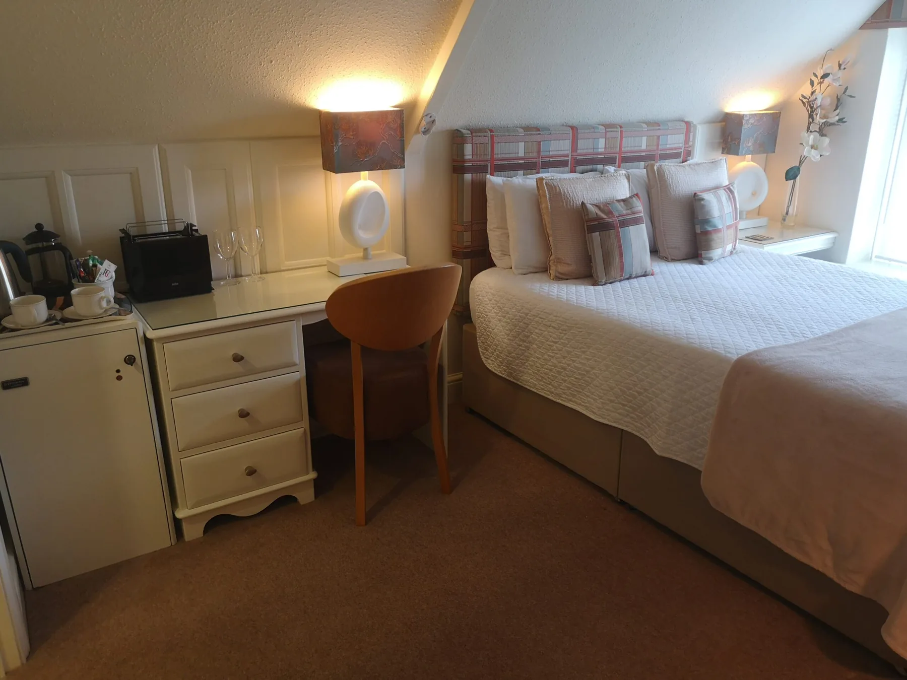 Room 5 at Higher Faugan Parc: double bed with mini fridge and beverage tray