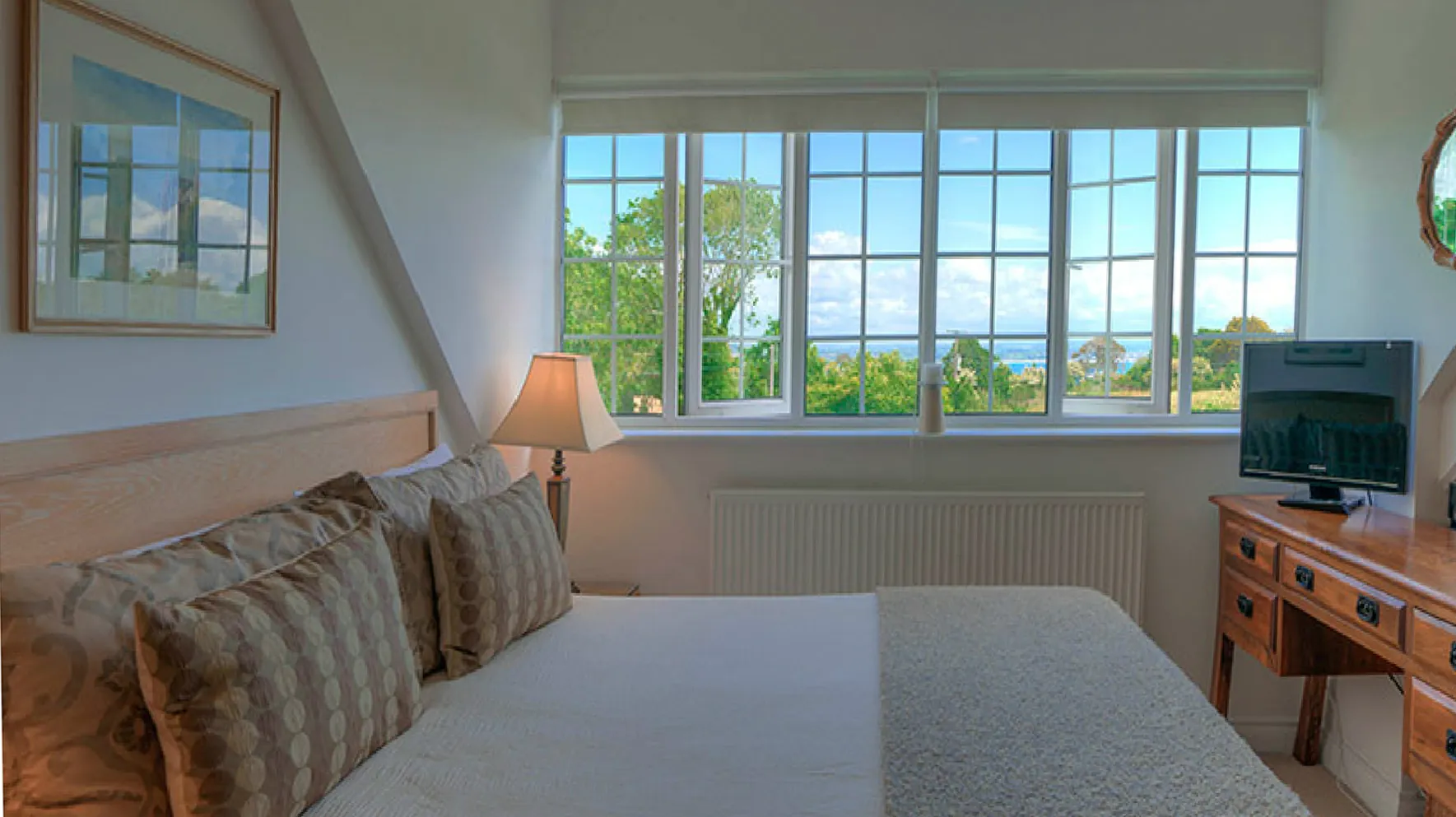 Room 3 at Higher Faugan Parc: bed with the garden window beyond