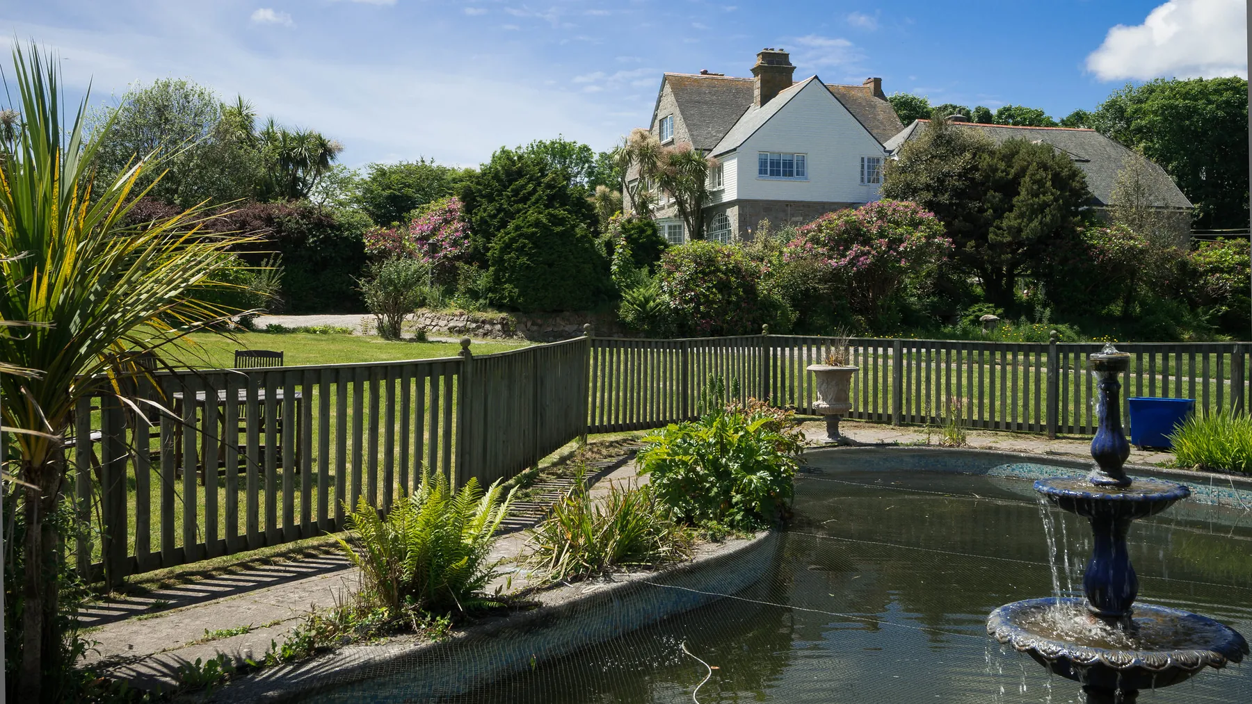 The feature pond and fountain in the grounds at Higher Faugan Parc