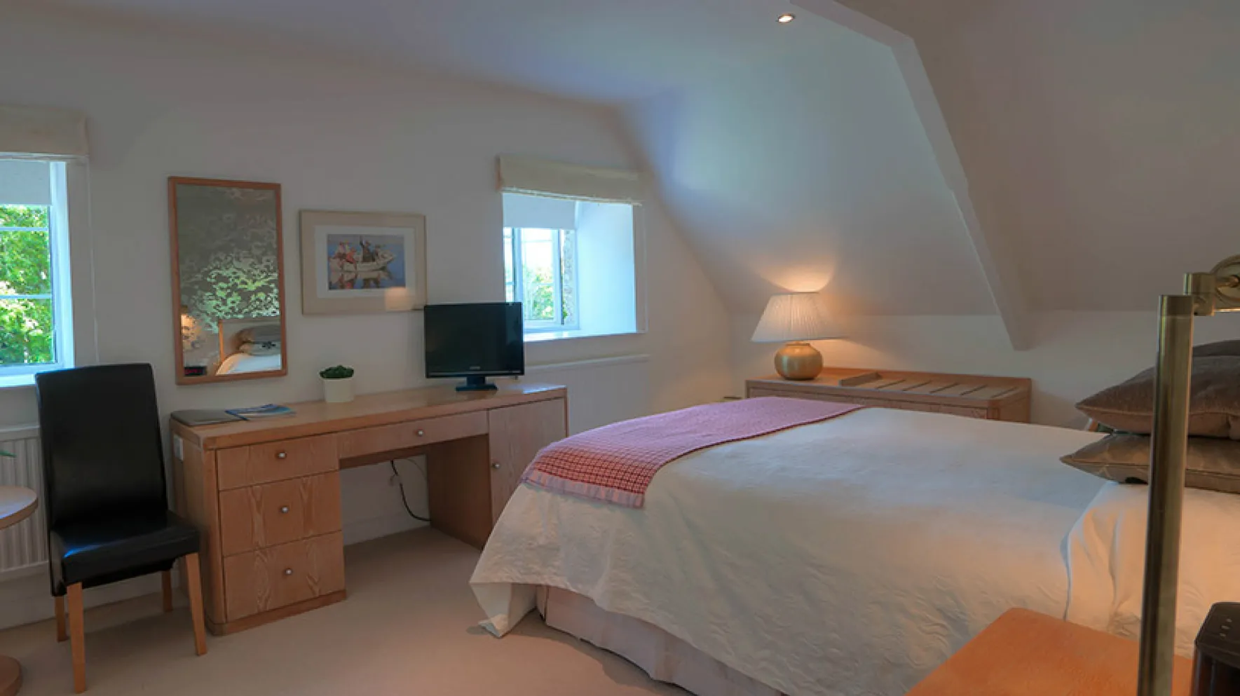 Room 4 at Higher Faugan Parc: workspace and bed within the suite