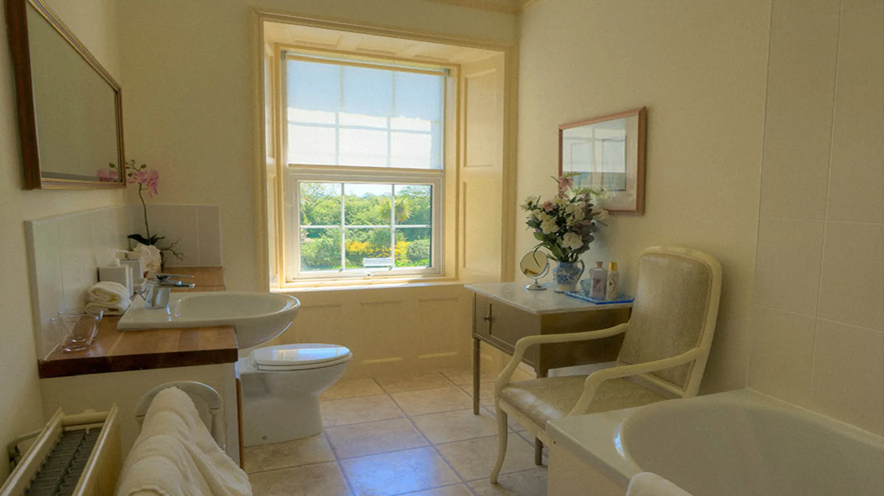 The en-suite bathroom serving Room 7 at Higher Faugan Parc, with bath and basin