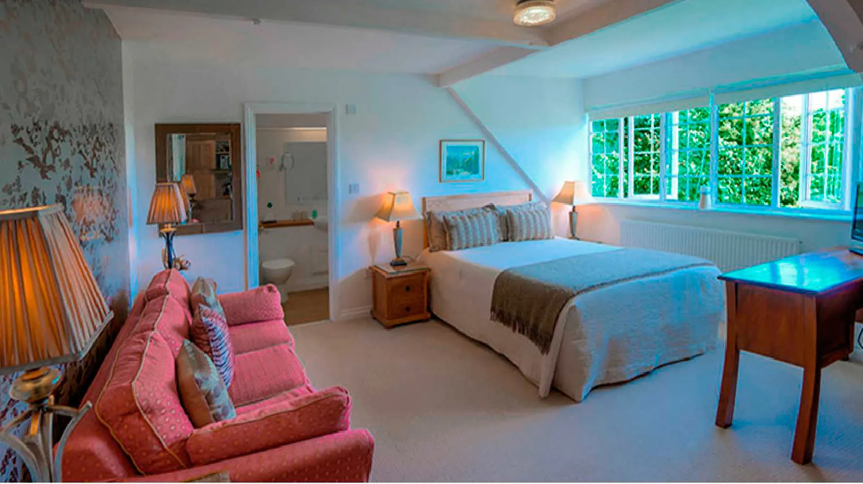 Room 3 at Higher Faugan Parc: the suite looking toward the garden window